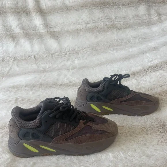 adidas Yeezy Boost 700 Mauve sneaker men's 7 is available for purchase on  au PAY Market - Imported Goods Online Store Co.Ltd. | au PAY Market -  Online Shopping Site